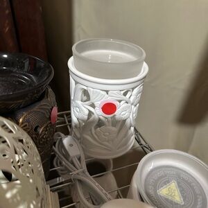 Scentsy White Floral Wax Warmer